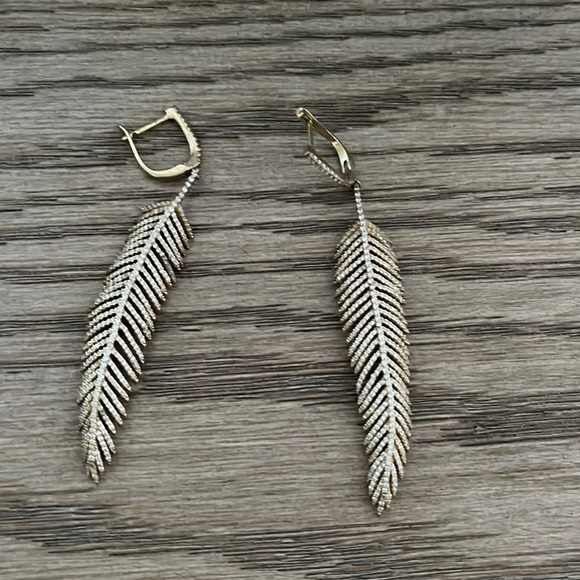 Jewelry - Jennifer Miller gold plated feather earrings. Great condition!